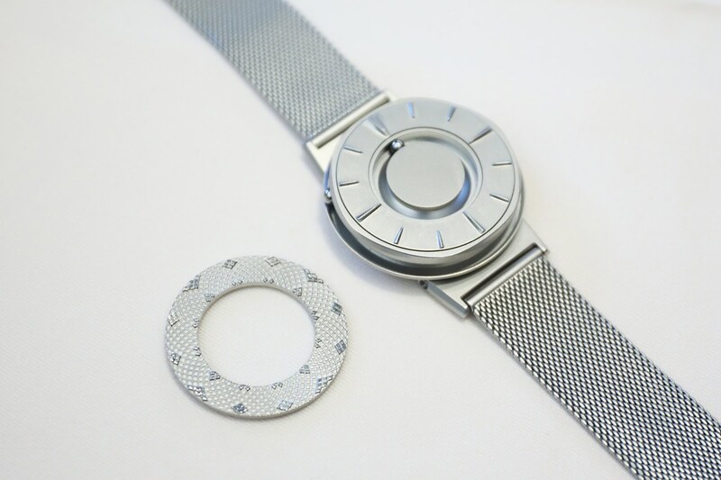 フェイスパーツを付け替えられる新モデル