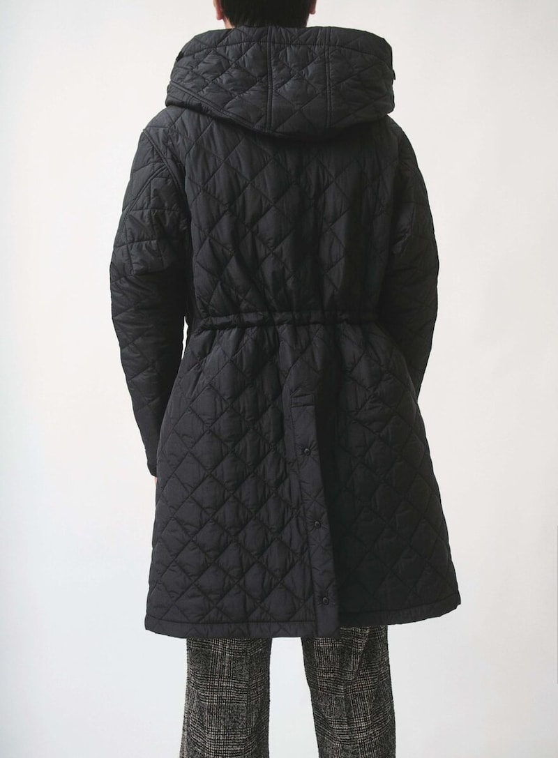 腰部分のドローコードでシルエットを変えられる！