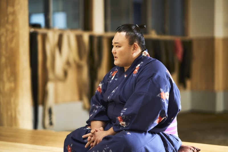 インタビューに応じる朝乃山関