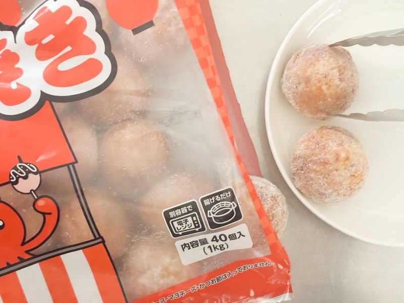 調理方法はいたって簡単。耐熱皿に凍ったままのたこ焼きを並べてラップをかけずにレンチンするだけ！