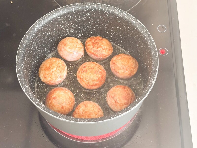 パッケージ裏にも記載されていますが、レンチンだけでなく冷凍のまま油で揚げる方法でも調理できます