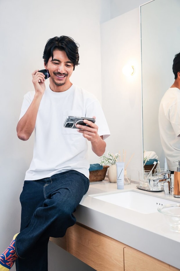 洗顔後は化粧水や美容液などを塗布して「スキンケアモード」でイオン導入