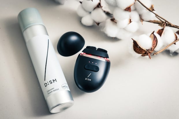 今回はディズムの「クリーミーフォームウォッシュQR2」（￥1,980）を使用して、EMSクレンジングリフトモードを実践