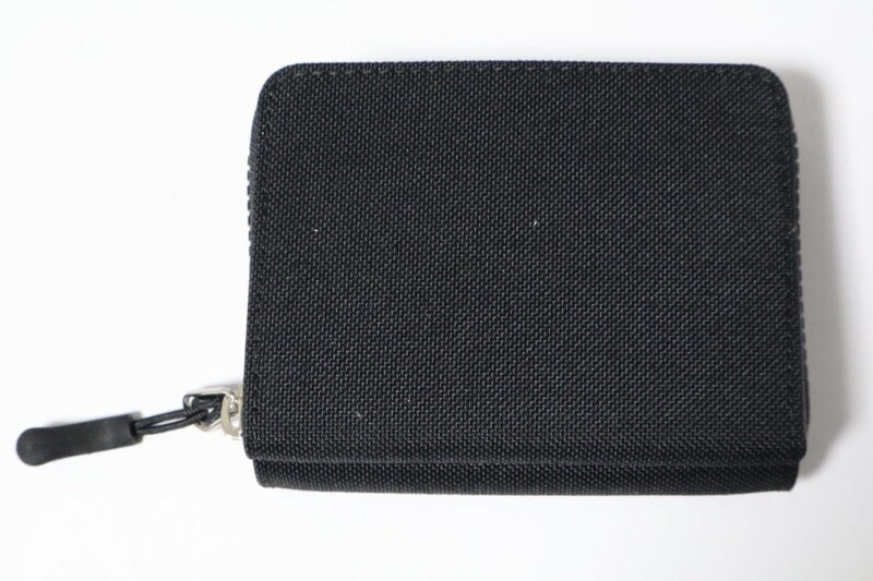 シンプルで誰でも持ちやすいデザイン