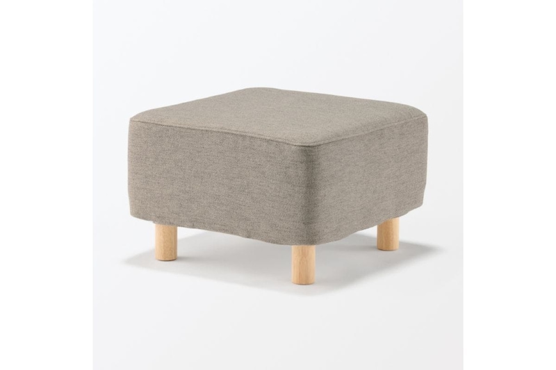 無印良品「脚付スツール」￥12,900／約幅60×奥行60×高さ25㎝