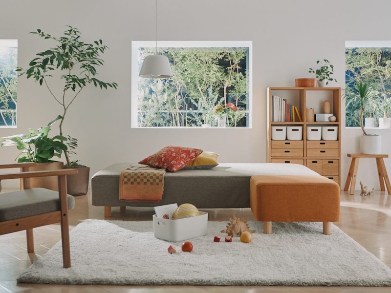 【コスパ優秀な多目的家具】無印良品の「脚付マットレス」はベッドはもちろんソファとしても使えるから汎用性抜群