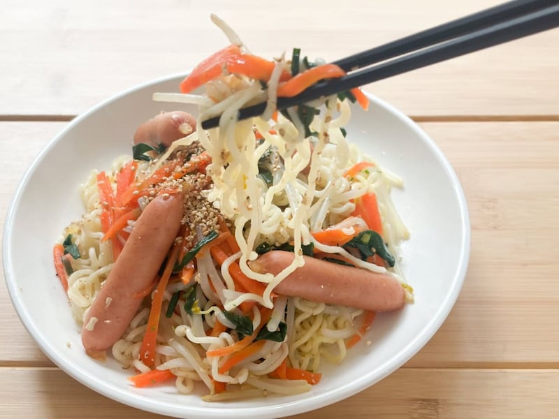 粗挽ソーセージの皮のパリッとした食感と、皮が破れたあとにこぼれ出てくる肉汁が決め手