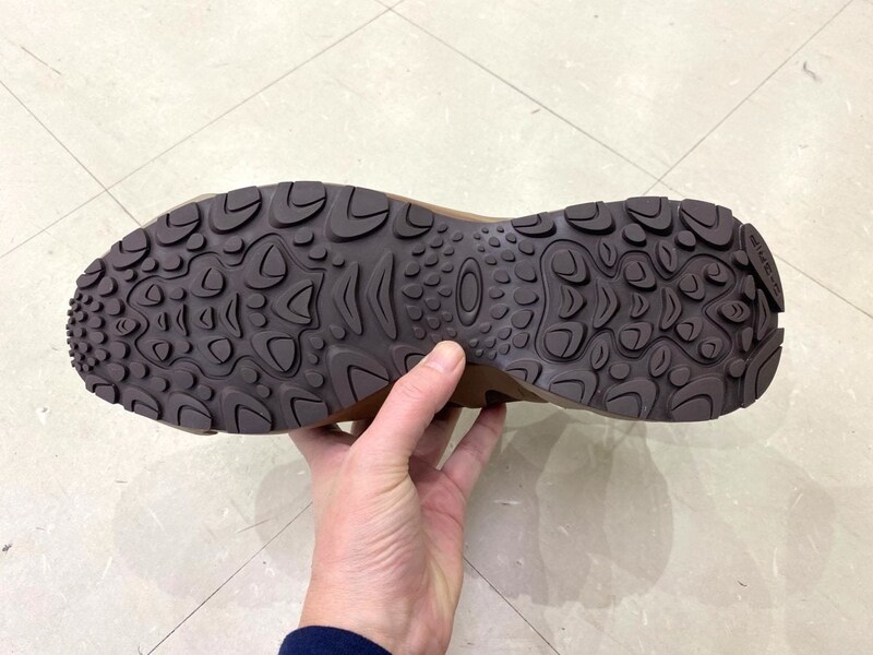 アウトソールには、オークリー独自の「O-Grip」を搭載