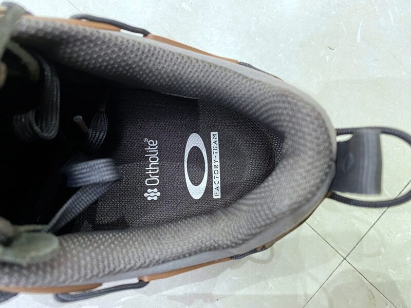 インソールには、クッション性と通気性、耐久性に優れた「Ortholite®」を採用