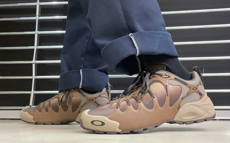 【まるで“あばら骨”？】足元の異形。オークリー×ブレインデッドの衝撃作「IBEX」をエディターが試し履き