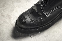 【氷の上でも滑らない革靴】リーガル×F/CE.の新作はゴアテックス搭載で防水も完璧！タッセル着脱でオンオフ使える万能な一足