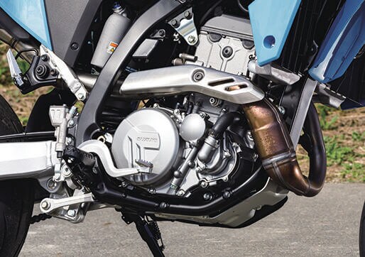 スズキ
DR-Z4SM　「確かな走りと環境性能を両立」