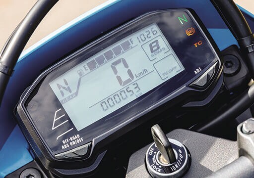 スズキ
DR-Z4SM　「視認性が高められたメーター」