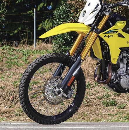 スズキ
DR-Z4S　「不整地で威力を発揮」