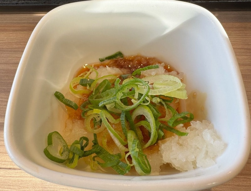 こってりしすぎるのが苦手な方や、さっぱりと味変したい方に断然おすすめしたいのが鬼おろしポン酢