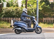 【まるで欧州車!?】この上質感でU30万円は衝撃！スズキ「アドレス125」は、大人が乗れる“レトロスクーター”の正解だった