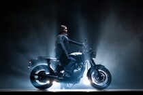 【トライアンフ】2026年の顔はダレノガレ明美！ 見た目はレトロ、中身は最新な「ボンネビル」を一挙紹介