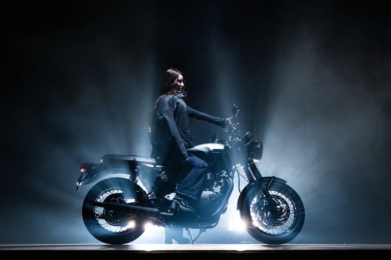 【トライアンフ】2026年の顔はダレノガレ明美！ 見た目はレトロ、中身は最新な「ボンネビル」を一挙紹介