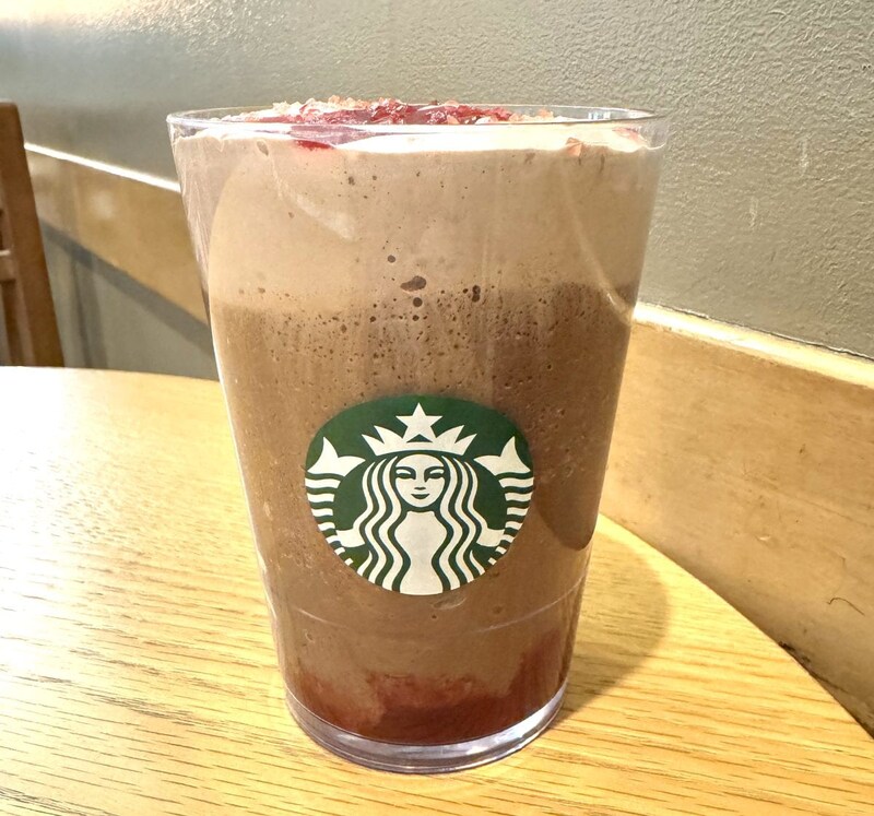 スターバックスコーヒー
『カカオ & ストロベリー ムース フラペチーノ』