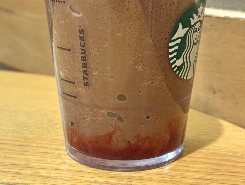 スターバックスコーヒー
『カカオ ＆ ストロベリー ムース フラペチーノ』
