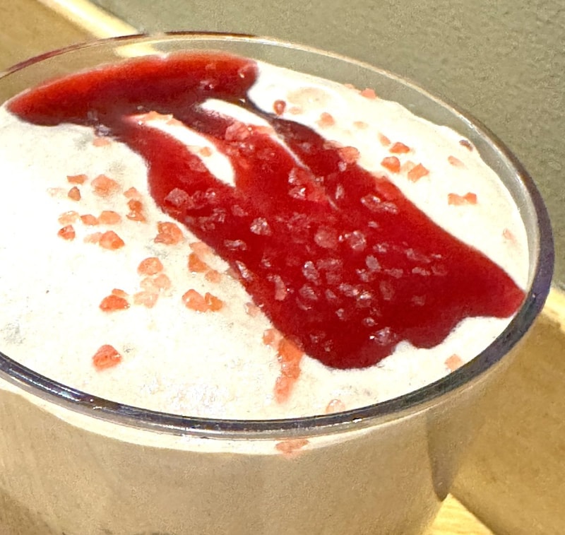 スターバックスコーヒー
『カカオ ＆ ストロベリー ムース フラペチーノ』
