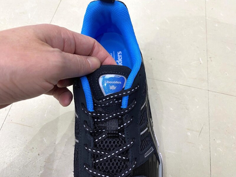 【この黒スニーカー、ただ者じゃない】アシックス×Liberaidersの初コラボ！話題のハイブリッドモデル「GEL-KAYANO 12.1」をエディターが試し履き