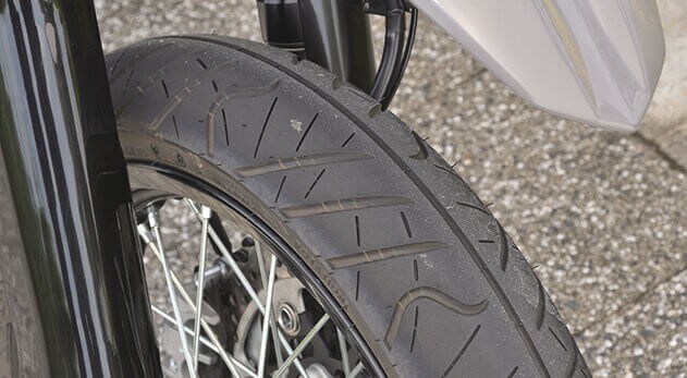 カワサキ KLX230SM　「軽快な走りはお手の物」