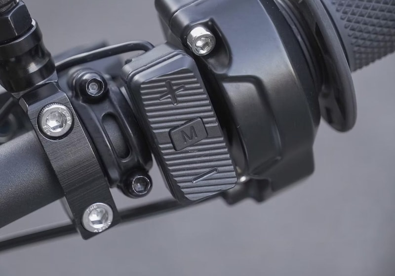 走行モードは手元のスイッチで変更が可能