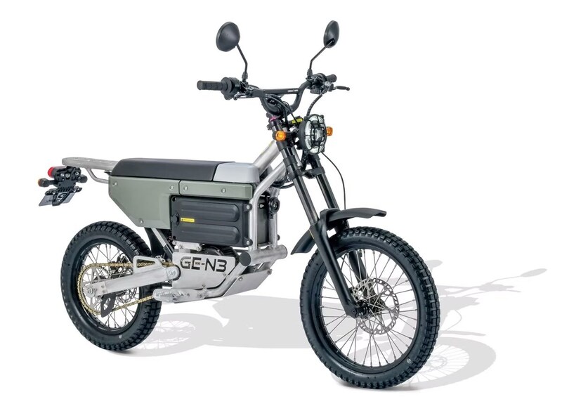 軽量（58kg）で扱いやすいボディに、シティライドはもちろん、オフロードライドもこなしてくれるフロント17インチ、リヤ14インチのタイヤを組み合わせる