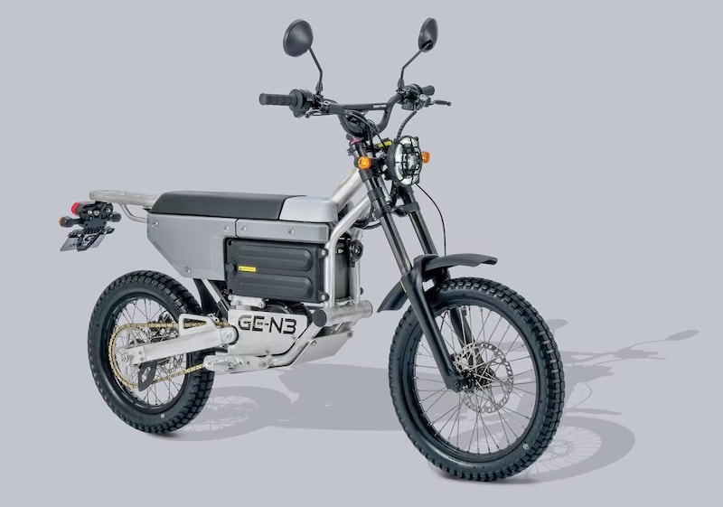 明るくも落ち着きのある雰囲気で都会的な洗練さと自然の透明感を併せ持つアイスグレーカラー