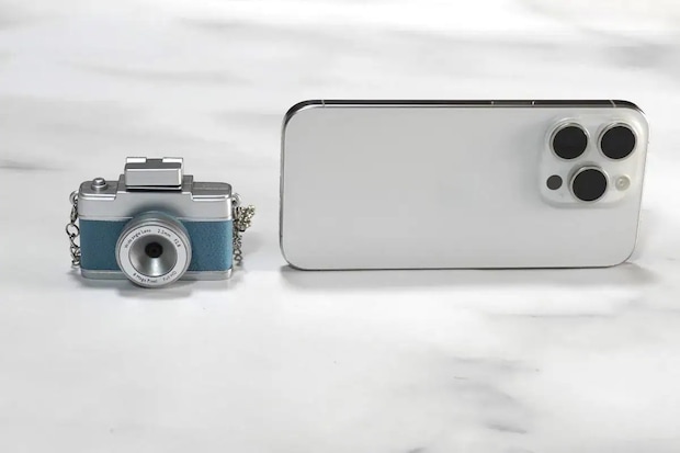 第2位　【スリコで完売→入荷を繰り返す】“エモい画質が面白い”と話題！3COINSの極小デジカメ「ミニトイカメラ」を使ってみたら絶品だった