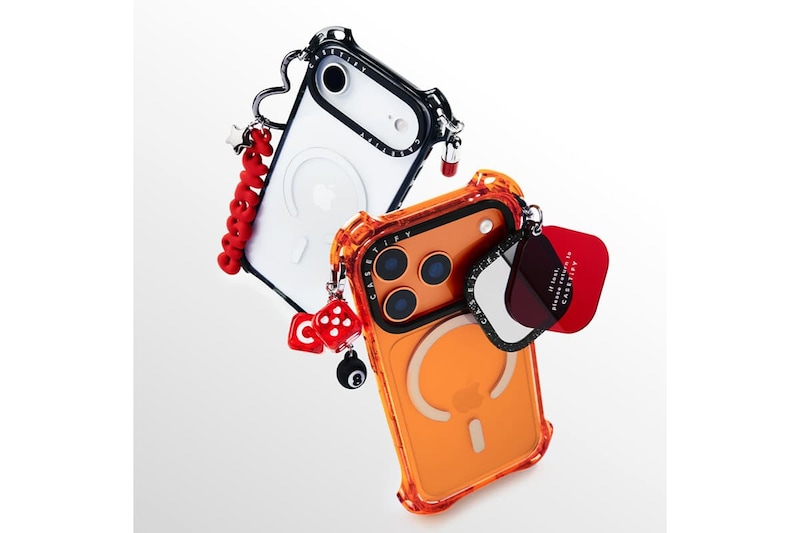 チャームやキーホルダー、スマホストラップなどを取り付けられる