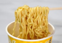 「このカップ麺、激ウマすぎる…」寒い冬にたまらない“濃厚白湯”ベスト3【1位は鴨だし×極太麺の衝撃作】