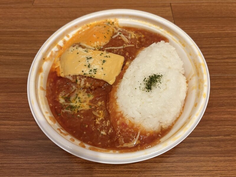 とろ~りチーズと卵黄ソースのトマトハンバーグ弁当