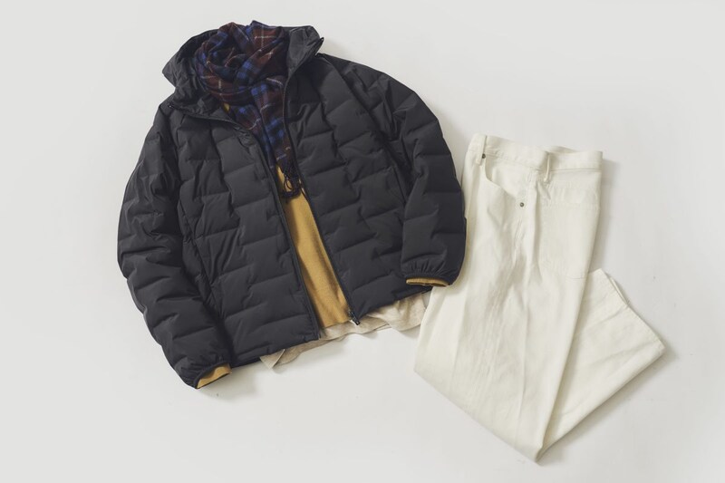 インナーはカラーニット、ボトムにはホワイトデニムなどで明るさのバランスを取ると冬でも華やかなコーデに