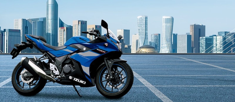 ボディは全体的にスリムながらも躍動感を感じさせるフォルムとし、洗練さと力強さを主張したスタイル