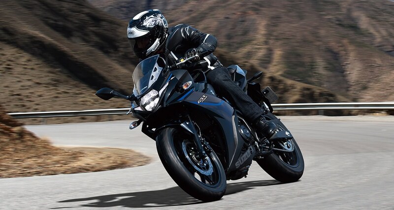 【イケメンすぎるバイク】2026年もスズキ「GSX250R」が超狙い目!街乗り最強の“扱いやすさ”とコスパ、新色を解説