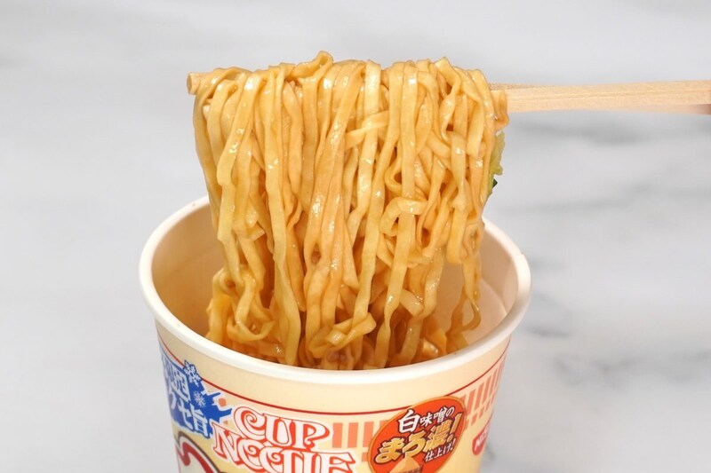 【このカップ麺、激ウマ】冬限定「カップヌードル 辛味噌」が濃厚すぎる！復活の「白味噌」とどっちが美味い？マニアが唸った“冬の正解”