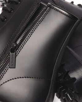 ドクターマーチン
1460 ZIP BEX 8ホール ブーツ　「サイドジップで着脱が容易に」