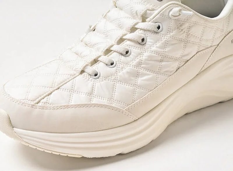 第1位　【まるで“履くダウン”】スケッチャーズの最新「スリップインズ」が極上級…過去イチのフワフワ感だった