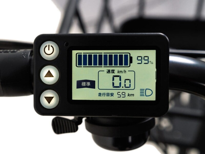 スピードや走行可能距離が一目で分かる液晶スイッチパネル