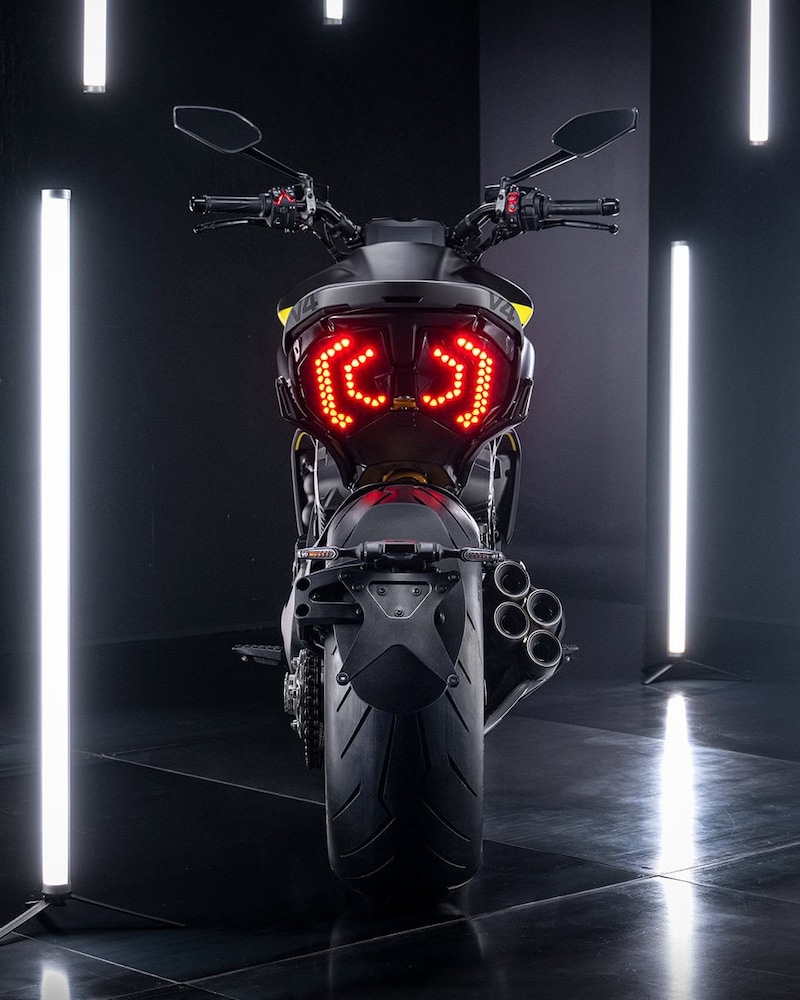 ドット状のLEDWO採用し、独自の演出を生み出しているテールランプ