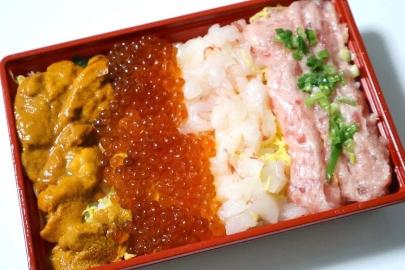 第1位　【角上魚類の裏名物】幻の四色丼、本店直送カニ…従業員がコッソリ教える！知る人ぞ知る「本当のイチオシ商品」4選