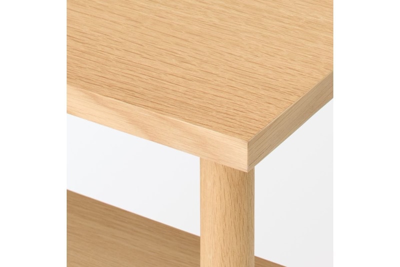 素材はオーク材の突板