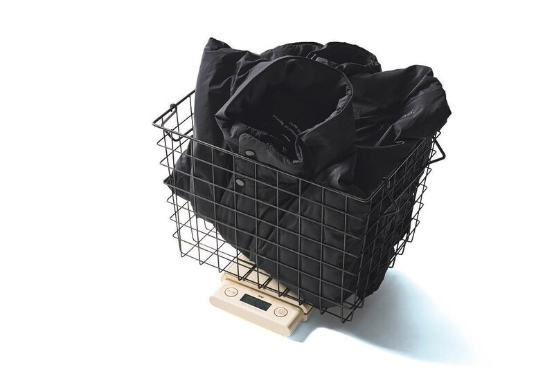 ハードカバー本より軽い約577g！