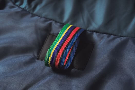 スポーツストライプのテープも採用