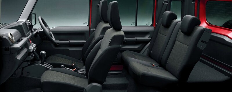 5ドアの採用やホイールベースの延長などで後席の居住性・快適性向上を実現