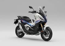 【クラッチ操作不要】ホンダの人気大型クロスオーバーバイク「X-ADV」がカラーを一新！毎日の通勤を“冒険”に変える一台