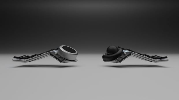 キーボードの角度もフラットではなく最大約27°まで自分好みに調整可能な不思議な形状