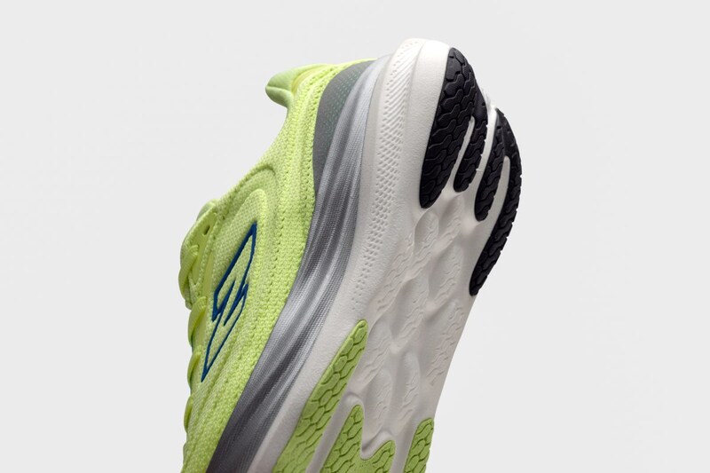 Data to designコンセプトのもとデザインを一新したアウトソール